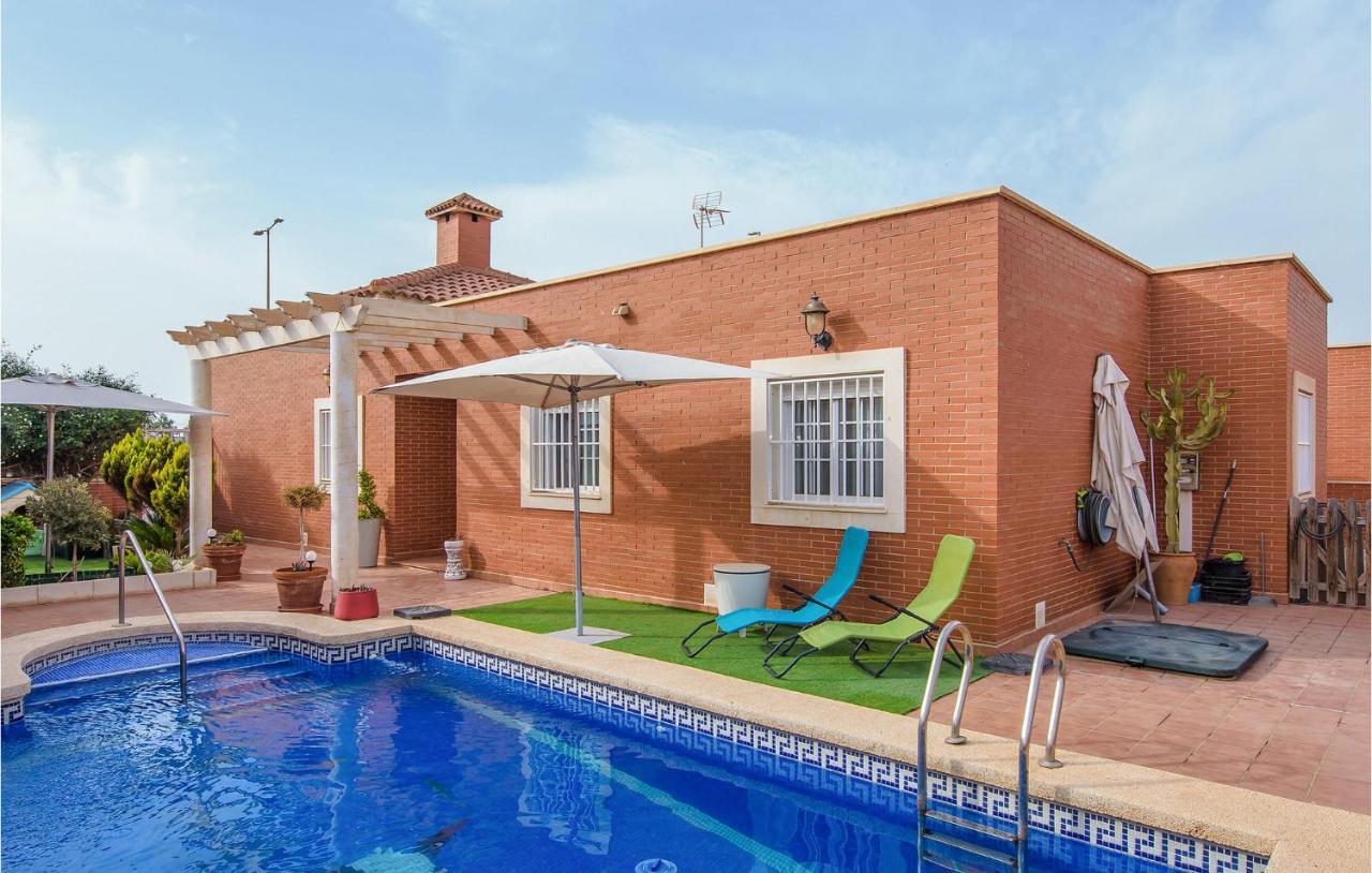 4 Bedroom Beautiful In Сasa de vacaciones *